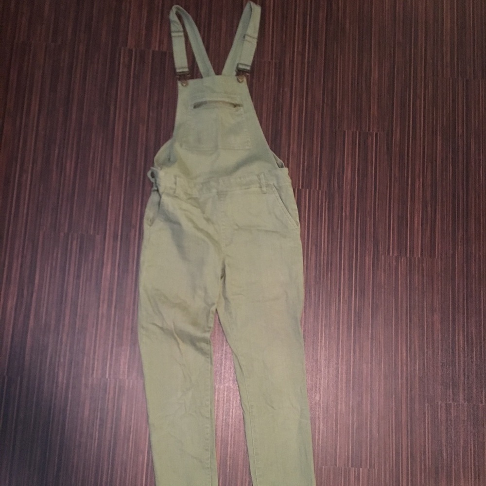 F21 - Green overalls